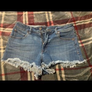 Volcom - Womens - cut off shorts size 28